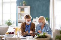 Visana häuslicher Pflegedienst hilft beim einkaufen oder unterstützt bei Tätigkeiten in Haus und Garten Visana häuslicher Pflegedienst hilft beim einkaufen oder unterstützt bei Tätigkeiten in Haus und Garten